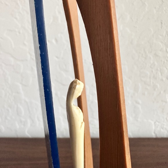 Vintage Mid-Century Mary Madonna Statue Wood Plastic Figurine Minimalist 60s - Picture 5 of 7